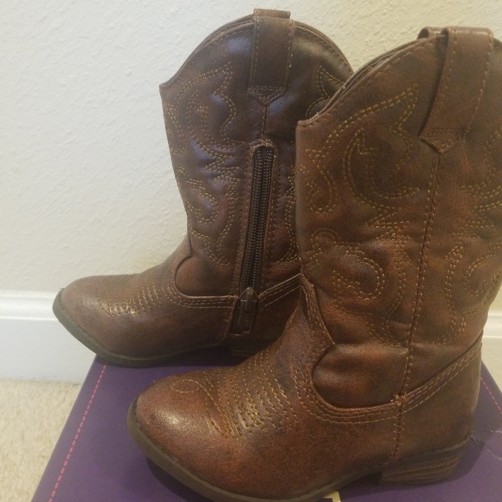 girls Cherokee size 8 brown boots